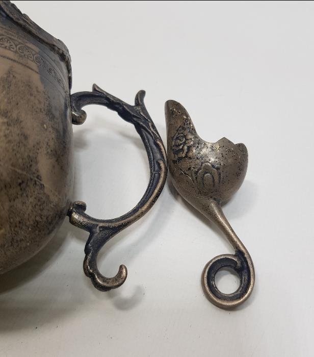 ANTİKA GÜMÜŞ KAPLAMA ŞEKERLİK VE KEPÇESİ