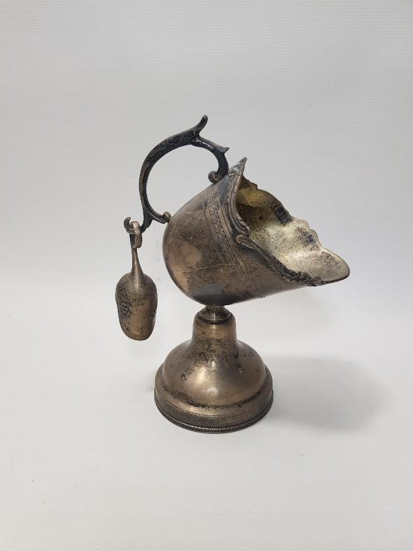 ANTİKA GÜMÜŞ KAPLAMA ŞEKERLİK VE KEPÇESİ