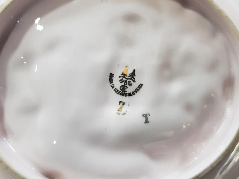 ANTİKA KABARTMA RESİMLİ ALTIN YALDIZLI PORSELEN TABAK