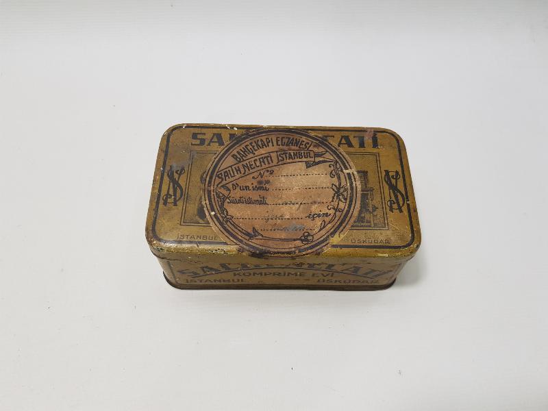 BAHÇEKAPI ECZANESİ SALİH NECATİ KOMPRİME EVİ TENEKE KUTU