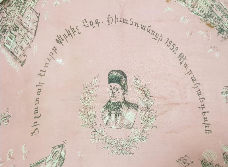 ERMENİCE YAZILI VE II. MAHMUT RESİMLİ SURP PIRGİÇ HASTANESİ MENDİLİ