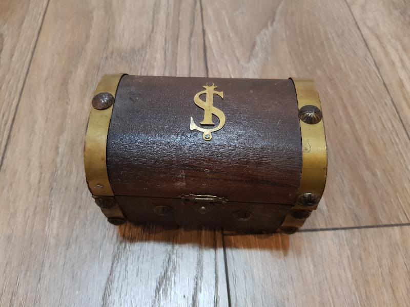 İŞ BANKASI SANDIK FORMLU NADİR AHŞAP KUMBARA