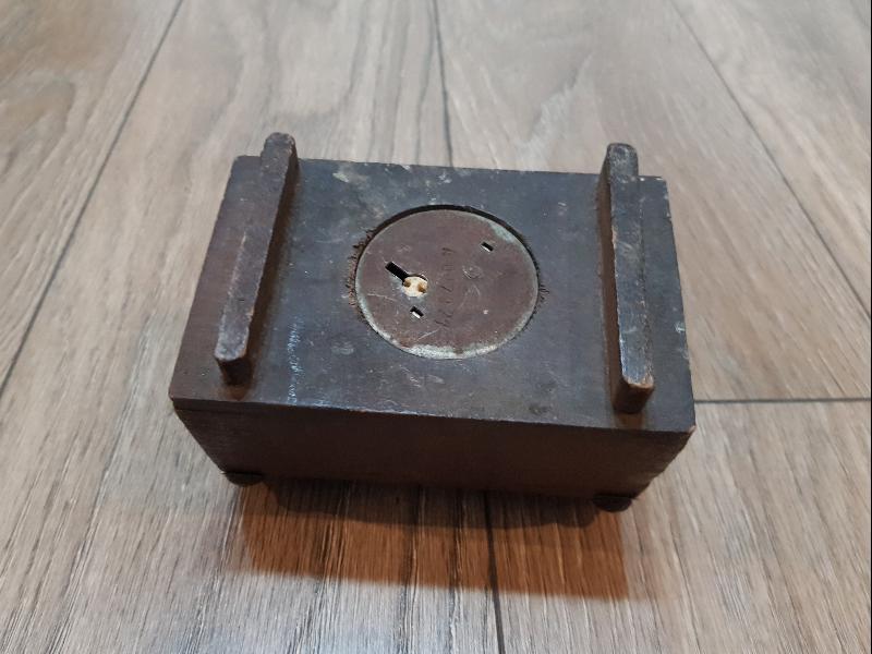 İŞ BANKASI SANDIK FORMLU NADİR AHŞAP KUMBARA