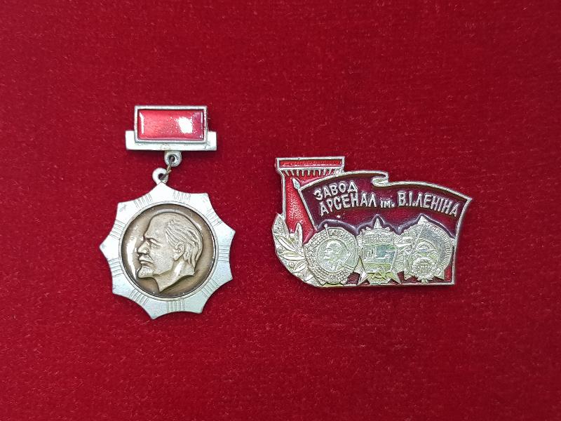 LENİN TEMALI İKİ ADET MİNELİ RUS ROZET