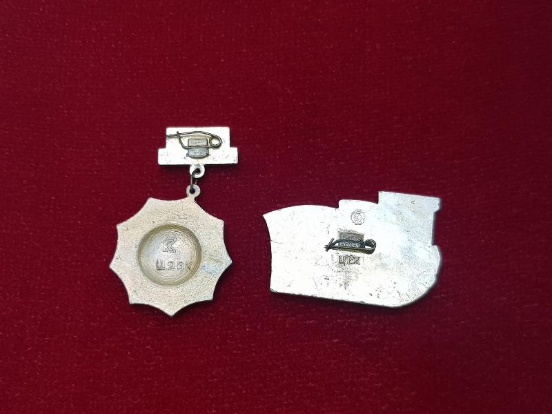 LENİN TEMALI İKİ ADET MİNELİ RUS ROZET