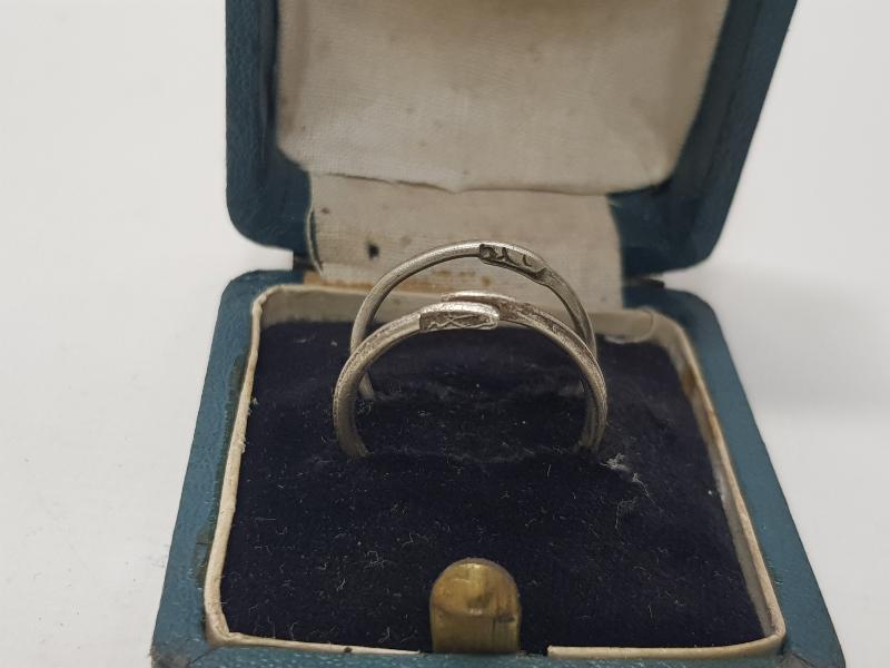 OSMANLI DÖNEMİ KUTUSUNDA MEKKE-İ MÜKERREME VE MEDİNE-İ MÜNEVVERE YAZILI BİR ÇİFT GÜMÜŞ YÜZÜK