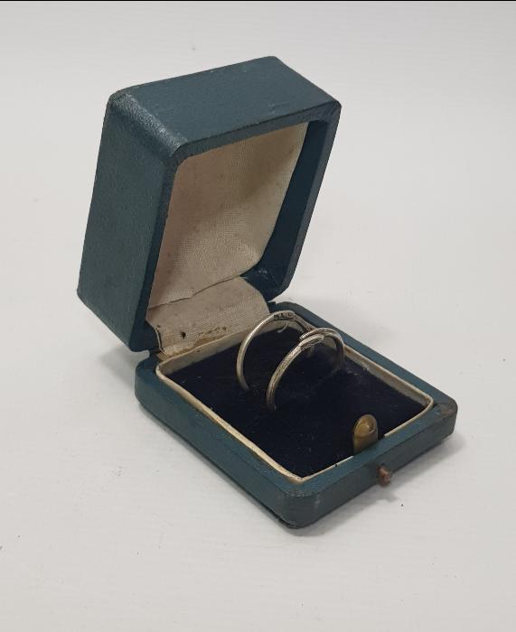 OSMANLI DÖNEMİ KUTUSUNDA MEKKE-İ MÜKERREME VE MEDİNE-İ MÜNEVVERE YAZILI BİR ÇİFT GÜMÜŞ YÜZÜK