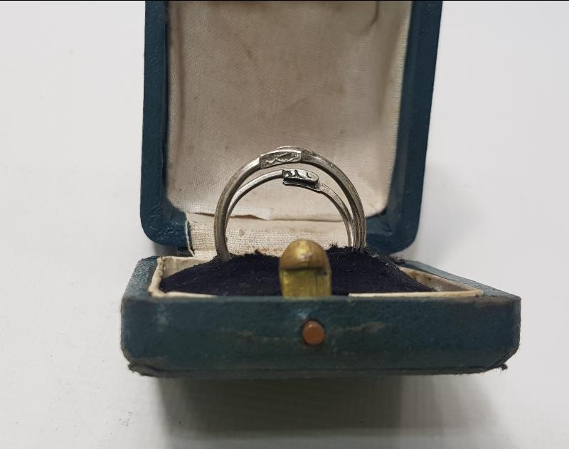 OSMANLI DÖNEMİ KUTUSUNDA MEKKE-İ MÜKERREME VE MEDİNE-İ MÜNEVVERE YAZILI BİR ÇİFT GÜMÜŞ YÜZÜK