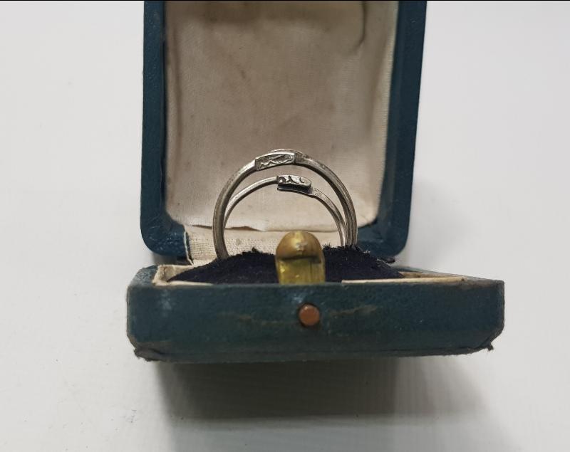 OSMANLI DÖNEMİ KUTUSUNDA MEKKE-İ MÜKERREME VE MEDİNE-İ MÜNEVVERE YAZILI BİR ÇİFT GÜMÜŞ YÜZÜK