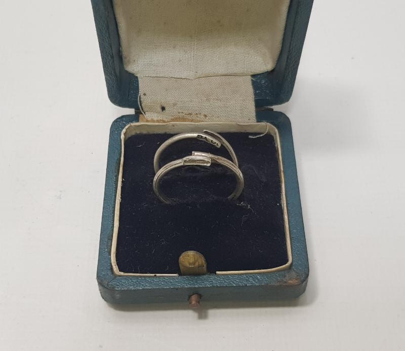 OSMANLI DÖNEMİ KUTUSUNDA MEKKE-İ MÜKERREME VE MEDİNE-İ MÜNEVVERE YAZILI BİR ÇİFT GÜMÜŞ YÜZÜK