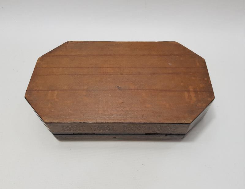 OSMANLI DÖNEMİ MARKÜTERİ İŞÇİLİKLİ AHŞAP KUTU