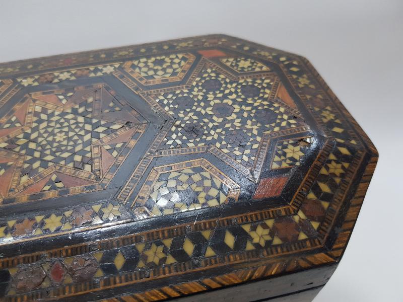 OSMANLI DÖNEMİ MARKÜTERİ İŞÇİLİKLİ AHŞAP KUTU