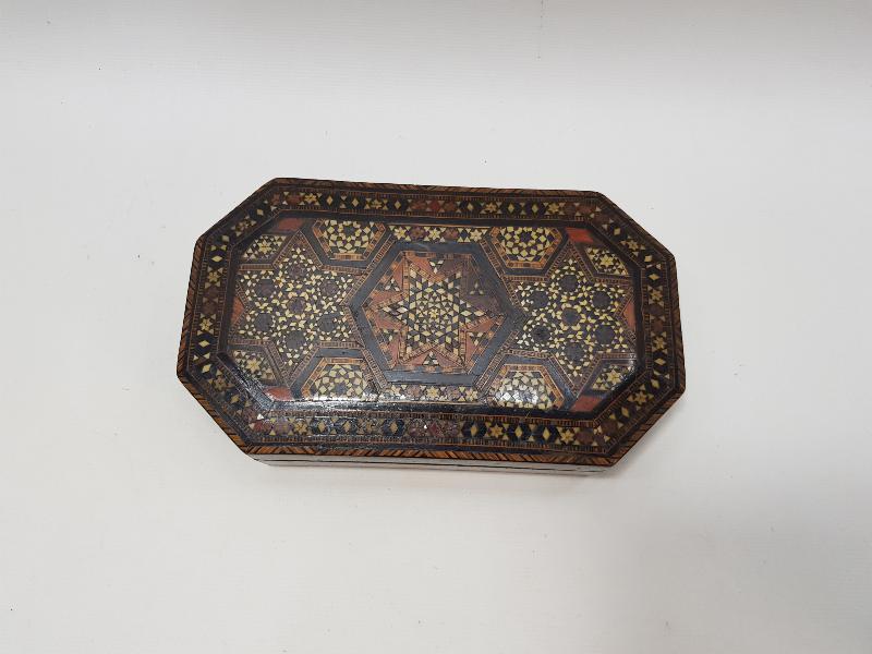 OSMANLI DÖNEMİ MARKÜTERİ İŞÇİLİKLİ AHŞAP KUTU