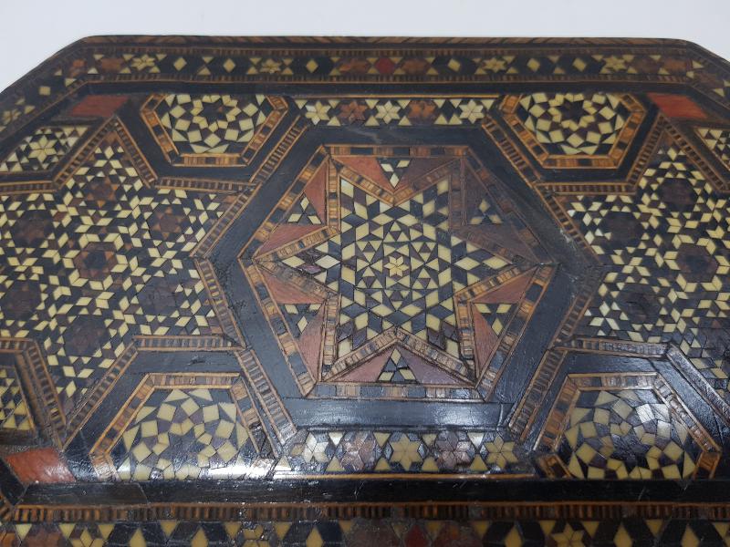 OSMANLI DÖNEMİ MARKÜTERİ İŞÇİLİKLİ AHŞAP KUTU