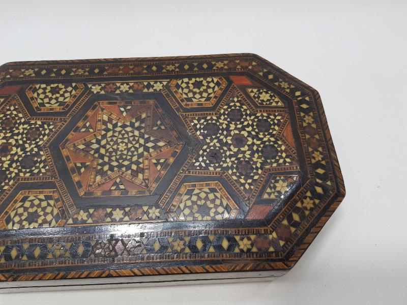 OSMANLI DÖNEMİ MARKÜTERİ İŞÇİLİKLİ AHŞAP KUTU