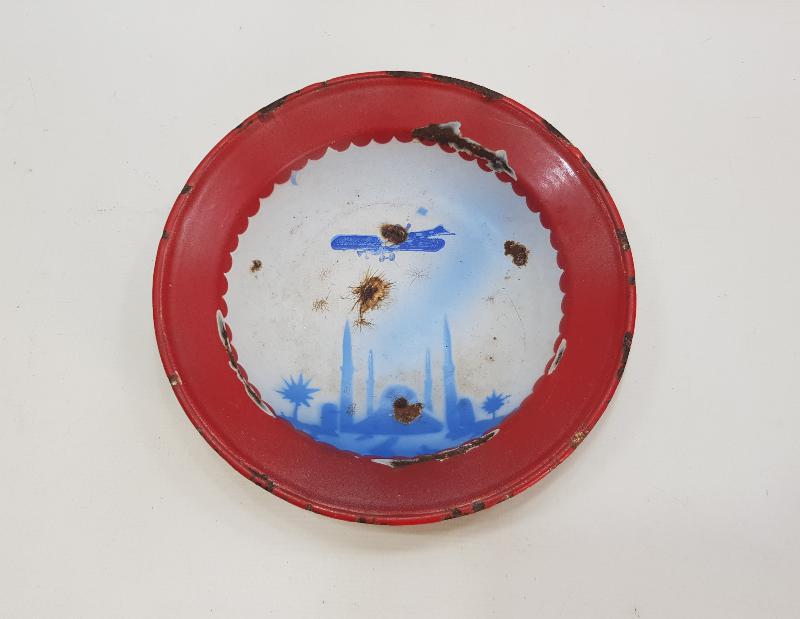 OSMANLI DÖNEMİ UÇAKLA İLK KAHİRE UÇUŞU ANISINA YAPILMIŞ EMAYE TABAK 