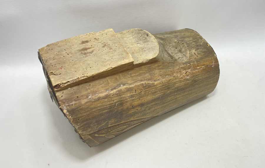 ÜZERİ İŞLEMELİ ÇOK NADİR AHŞAP KONAK OLUĞU