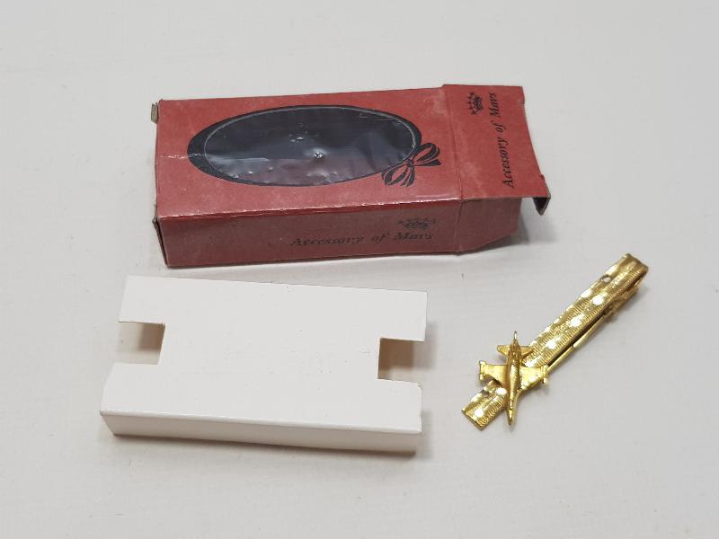 ASAKERİ JET TEMALI ALTIN KAPLAMA KIRAVAT İĞNESİ 