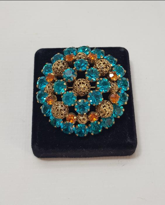 ÜZERİ MAVİ VE TURUNCU TAŞLARLA SÜSLÜ ANTİKA BROŞ 