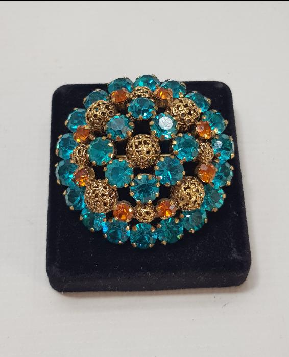 ÜZERİ MAVİ VE TURUNCU TAŞLARLA SÜSLÜ ANTİKA BROŞ 