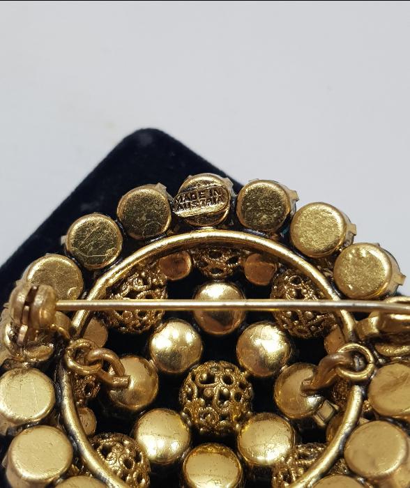 ÜZERİ MAVİ VE TURUNCU TAŞLARLA SÜSLÜ ANTİKA BROŞ 