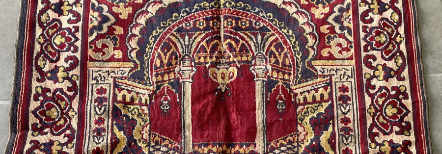 KÖŞELERİ OSMANLI AY YILDIZLI VE OSMANLICA YAZILI SECCADE