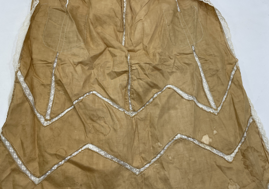 OSMANLI DÖNEMİ LEVANTEN İŞİ HİZMETÇİ ÖNLÜĞÜ