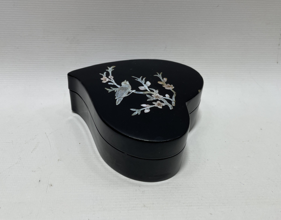 OSMANLI DÖNEMİ SEDEF İŞÇİLİKLİ PAPİER MACHE MÜCEVHER KUTUSU