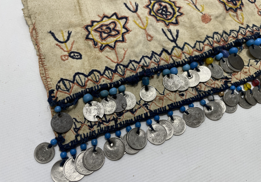 OSMANLI DÖNEMİ ÜZERİ OSMANLI PARALARIYLA SÜSLÜ ÖNLÜK - FUTA - YAĞLIK