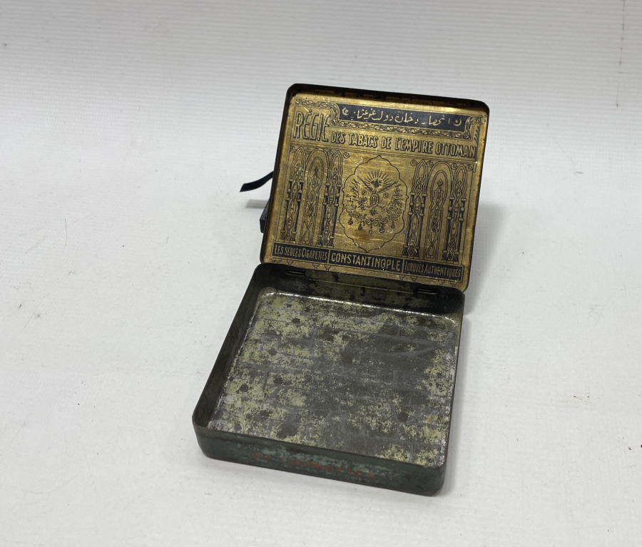 ÜZERİ OSMANLI DEVLET ARMALI VE OSMANLICA YAZILI NADİR SİGARA TABAKASI