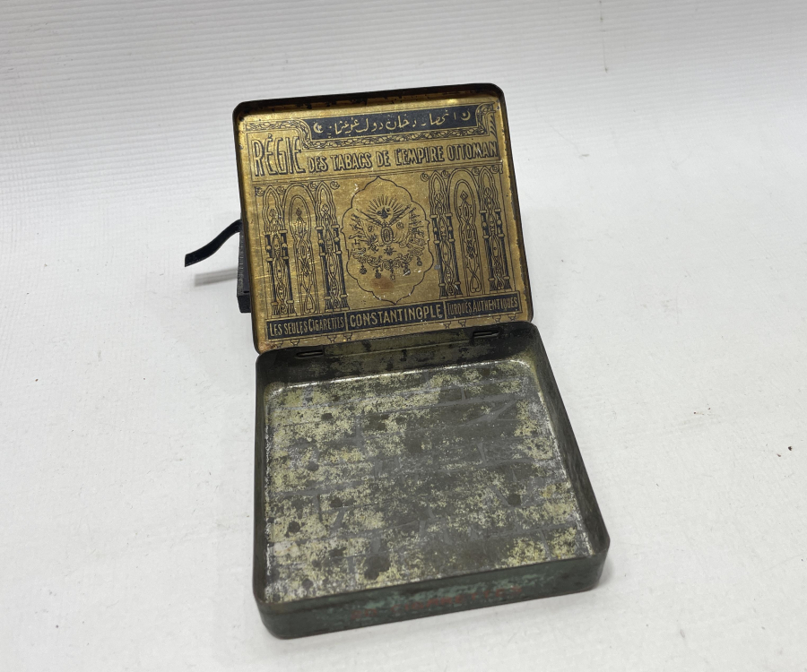ÜZERİ OSMANLI DEVLET ARMALI VE OSMANLICA YAZILI NADİR SİGARA TABAKASI
