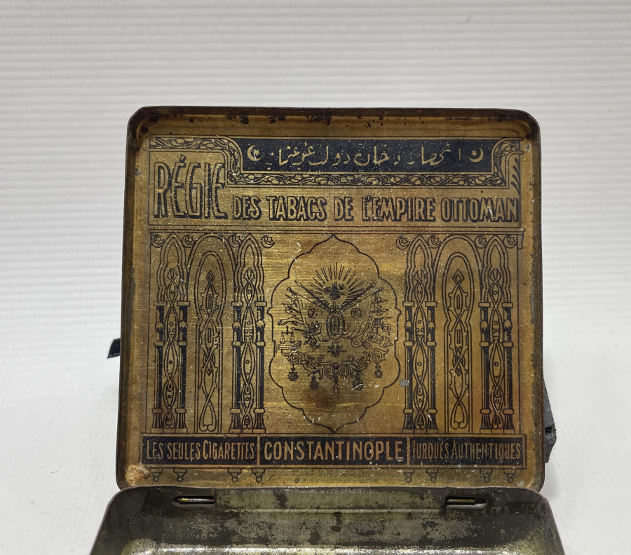 ÜZERİ OSMANLI DEVLET ARMALI VE OSMANLICA YAZILI NADİR SİGARA TABAKASI