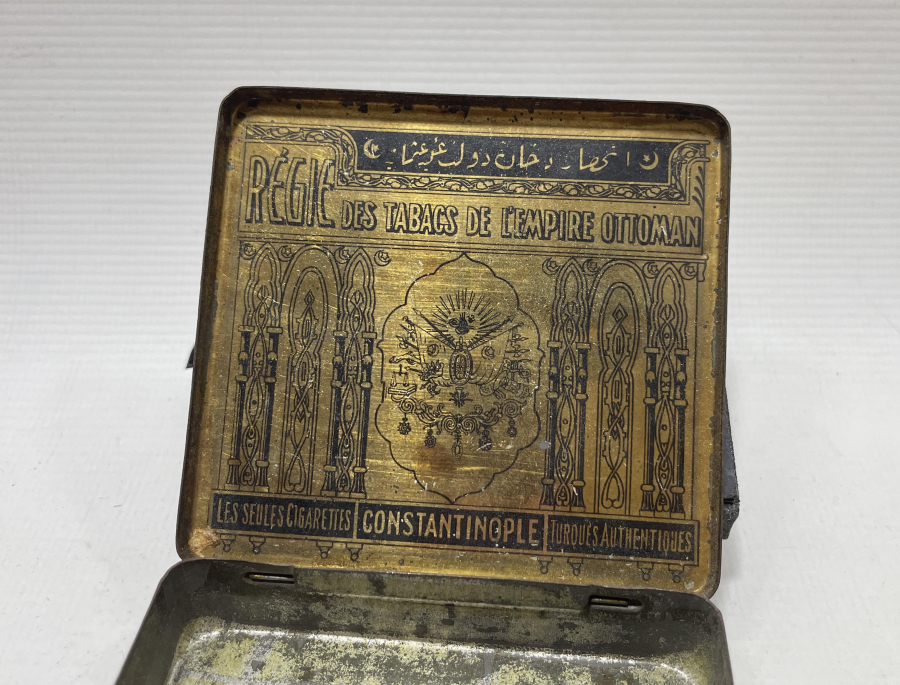 ÜZERİ OSMANLI DEVLET ARMALI VE OSMANLICA YAZILI NADİR SİGARA TABAKASI