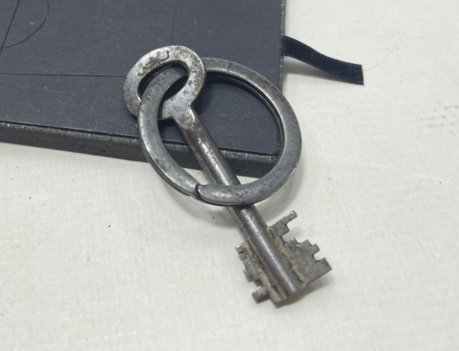 ÜZERİ OSMANLICA YAZILI ÇOK NADİR BANKA KASASI ANAHTARI