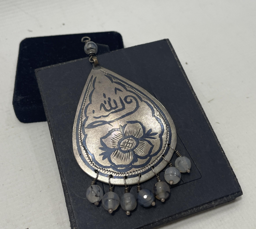 ÜZERİ OSMANLICA YAZILI SAVATLI GÜMÜŞ ARMUDİ KOLYE