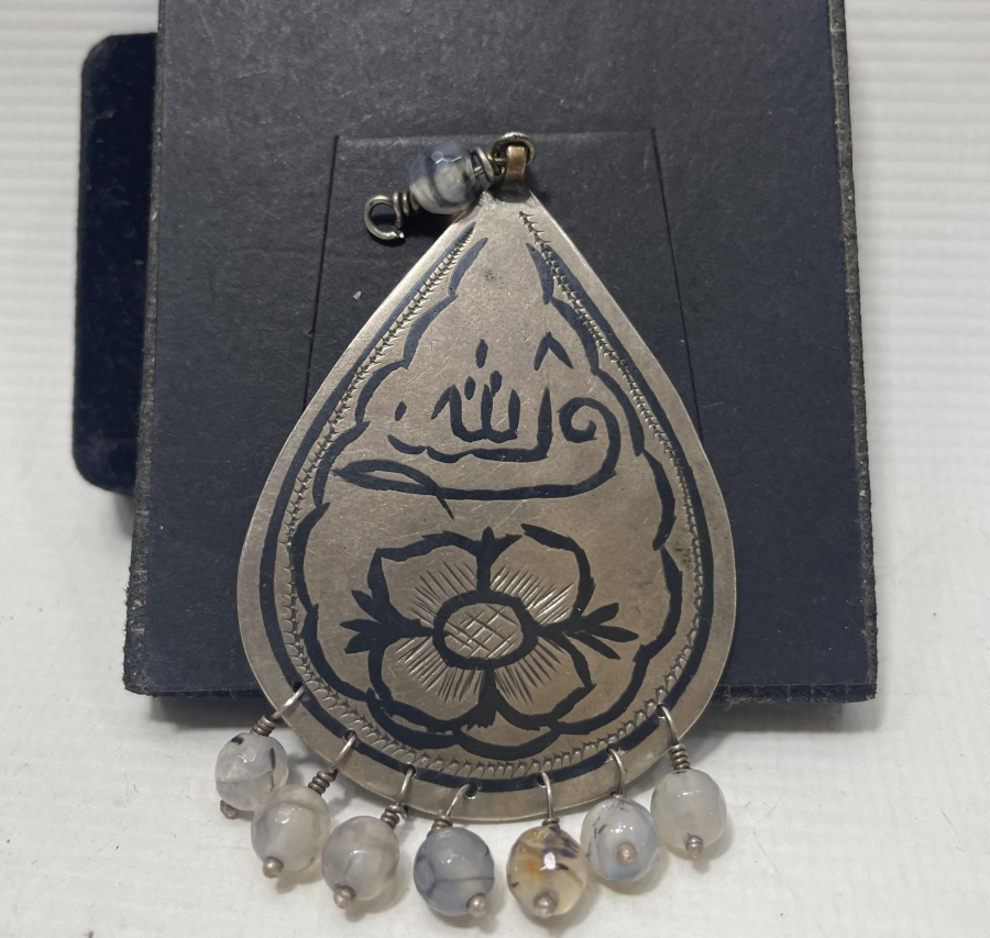 ÜZERİ OSMANLICA YAZILI SAVATLI GÜMÜŞ ARMUDİ KOLYE