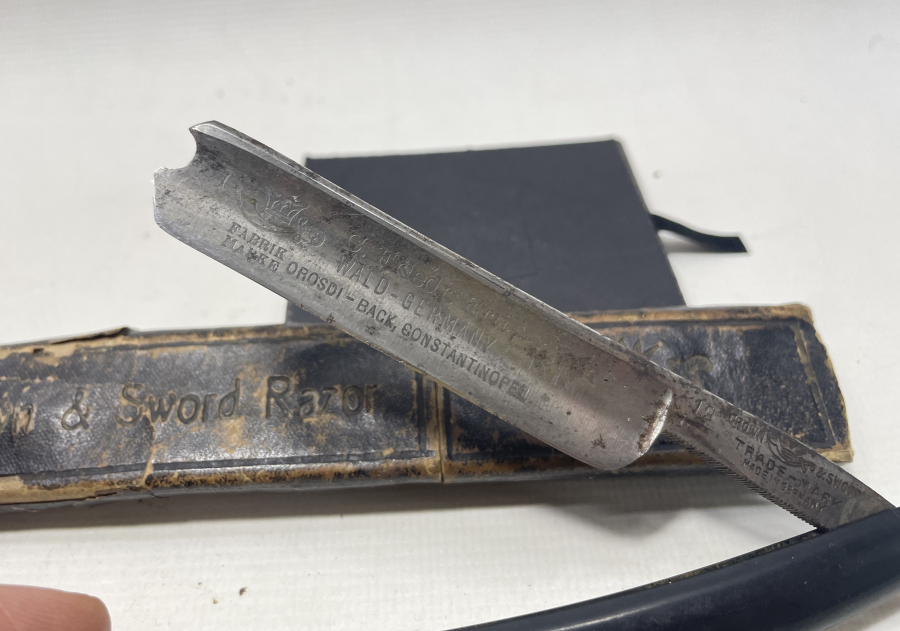 ÜZERİNDE CONSTANTİNOPEL YAZILI ORJİNAL KUTUSUNDA ÇOK NADİR BERBER USTURASI