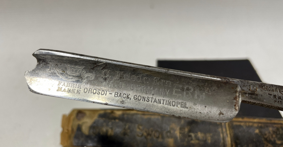 ÜZERİNDE CONSTANTİNOPEL YAZILI ORJİNAL KUTUSUNDA ÇOK NADİR BERBER USTURASI