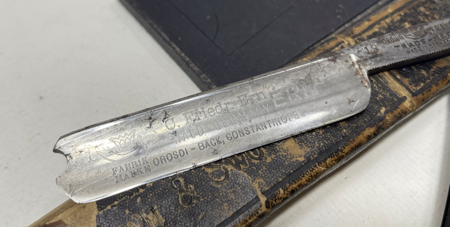 ÜZERİNDE CONSTANTİNOPEL YAZILI ORJİNAL KUTUSUNDA ÇOK NADİR BERBER USTURASI