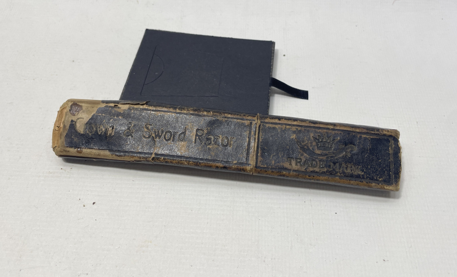 ÜZERİNDE CONSTANTİNOPEL YAZILI ORJİNAL KUTUSUNDA ÇOK NADİR BERBER USTURASI