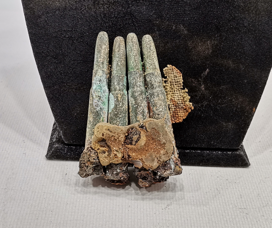 1. DÜNYA SAVAŞI DÖNEMİ ORJİNAL KIYAFET PARÇALARIYLA MAVZER MERMİLERİ