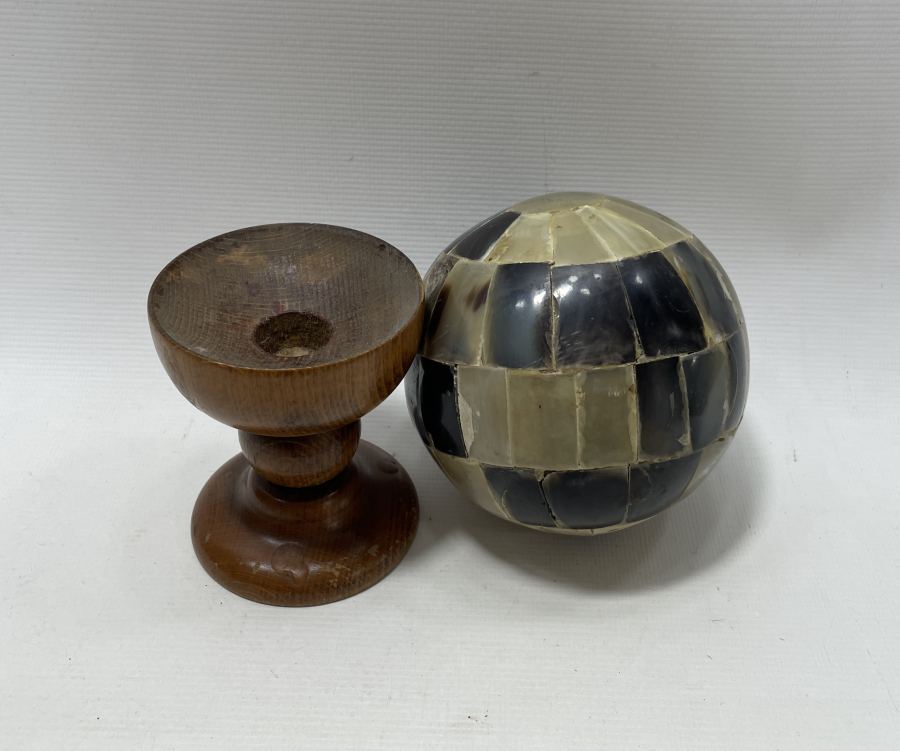 AHŞAP KAİDELİ BOYNUZDAN MAMUL DÜNYA FORMUNDA OSMANLI MASA ÜSTÜ OBJESİ 