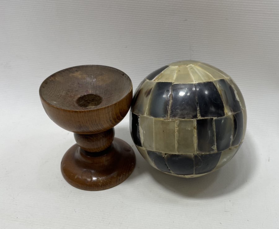 AHŞAP KAİDELİ BOYNUZDAN MAMUL DÜNYA FORMUNDA OSMANLI MASA ÜSTÜ OBJESİ 