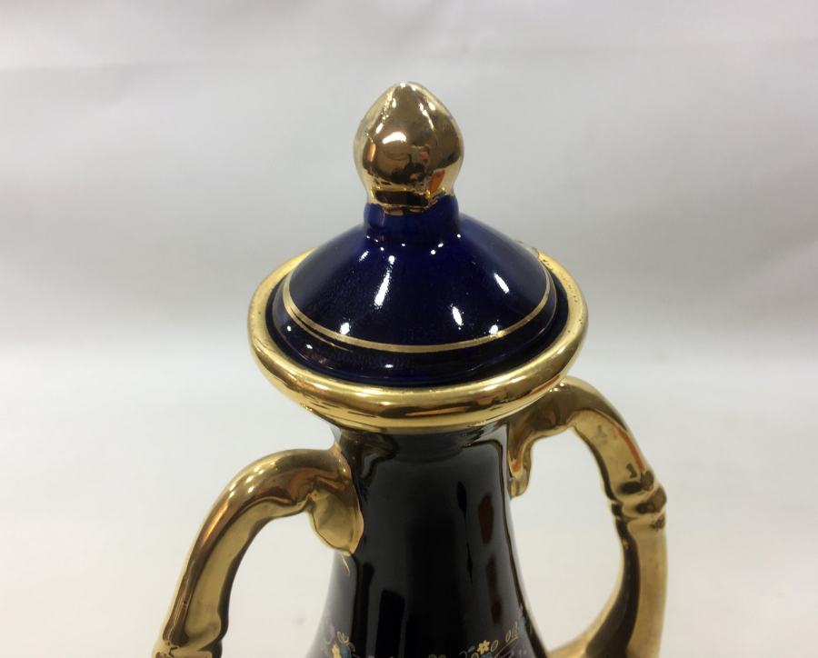 ALTIN VARAKLI ANTİKA KAPAKLI KARAF