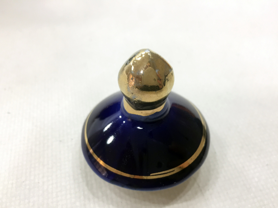 ALTIN VARAKLI ANTİKA KAPAKLI KARAF