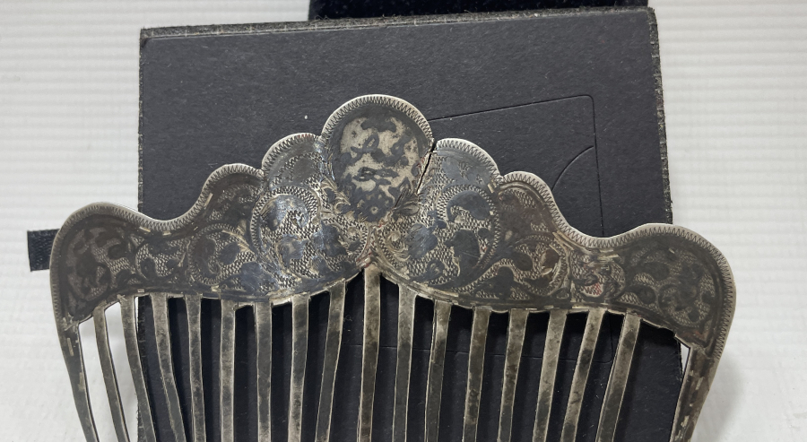 OSMANLI DÖNEMİ ARKASI KULA DAMGALI VE OSMANLICA YAZILI ÇOK NADİR TARAK FORMUNDA GELİN TACI - İLK KEZ GÖRÜLÜYOR