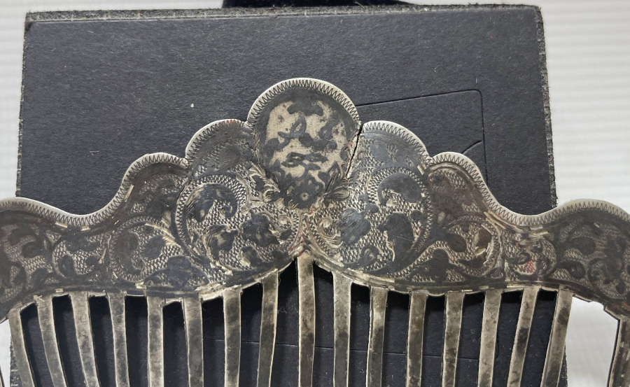 OSMANLI DÖNEMİ ARKASI KULA DAMGALI VE OSMANLICA YAZILI ÇOK NADİR TARAK FORMUNDA GELİN TACI - İLK KEZ GÖRÜLÜYOR