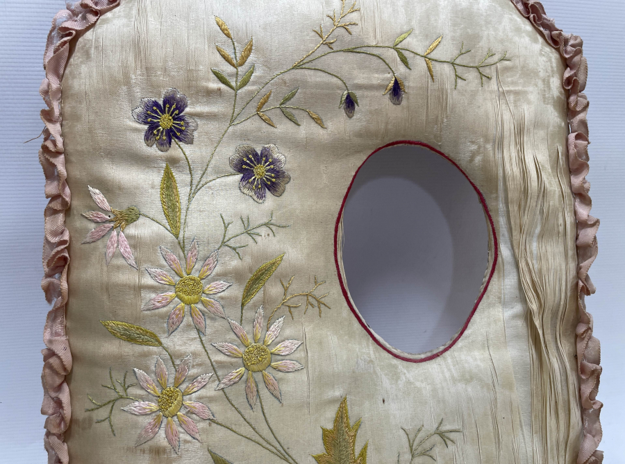 OSMANLI DÖNEMİ İPEK ÜZERİ EL İŞLEMESİ FOTOĞRAFLIK