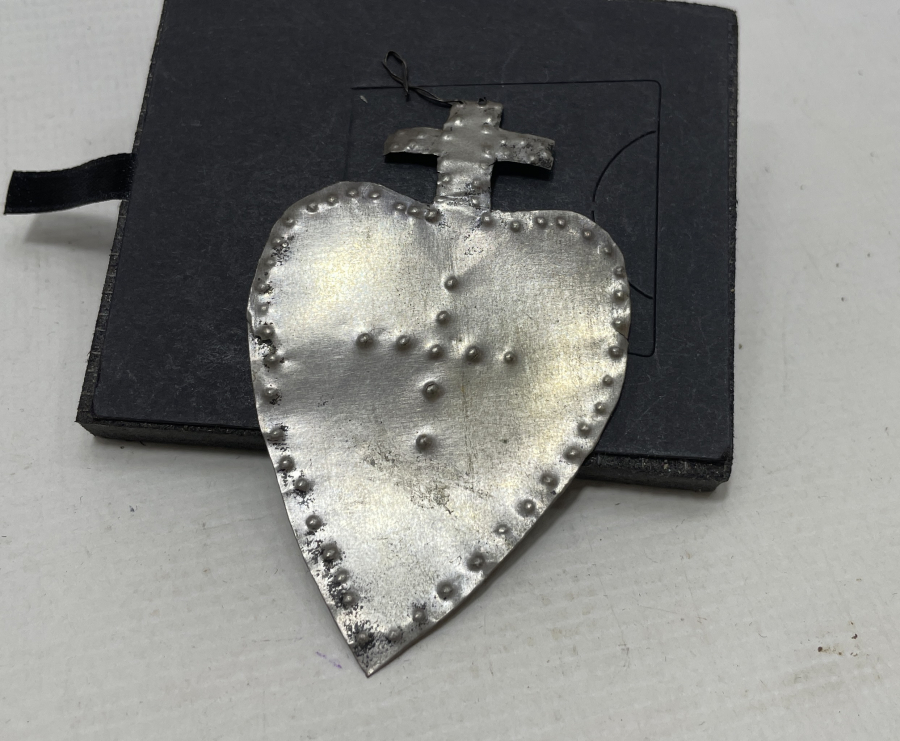 OSMANLI DÖNEMİ KALKAN FORMUNDA RUM İŞİ GÜMÜŞ ADAKLIK