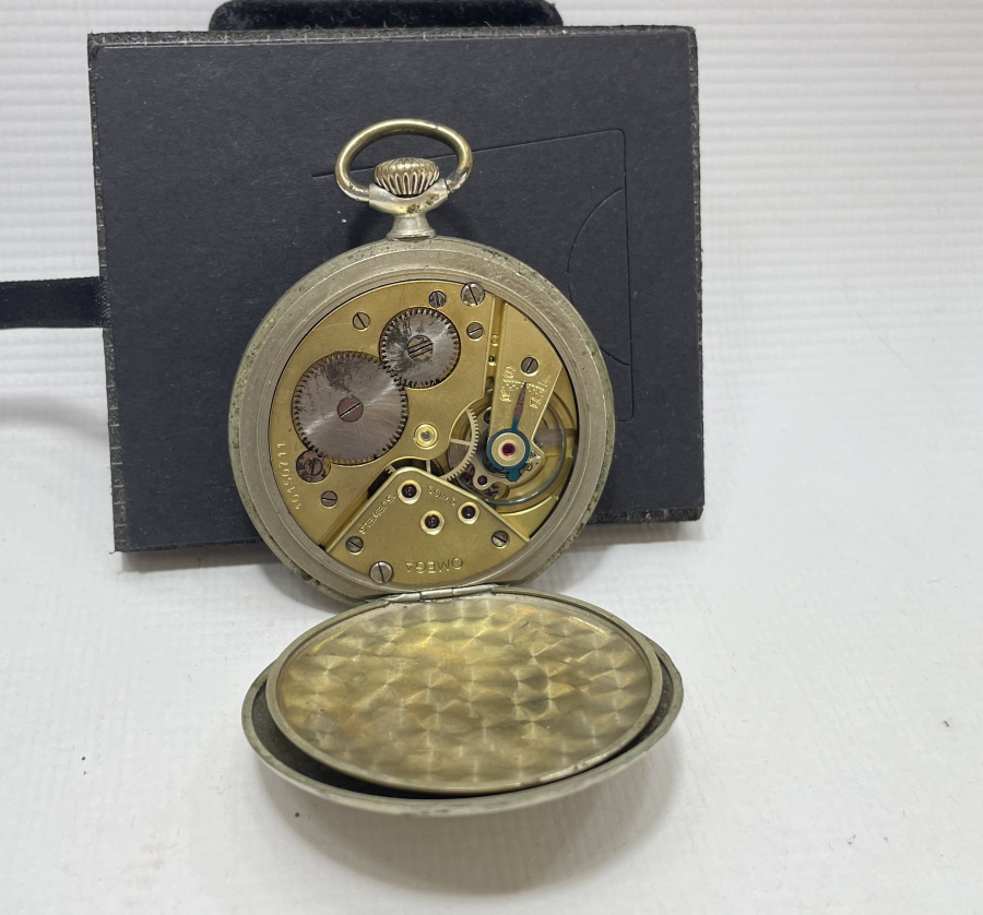 TEPEDEN KURMALI OMEGA MARKA ANTİKA KURMALI CEP SAATİ